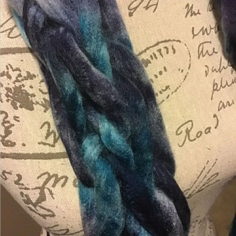 💐Gorgeous Chunky Knit Infinity Scarf - Picture 3 of 5